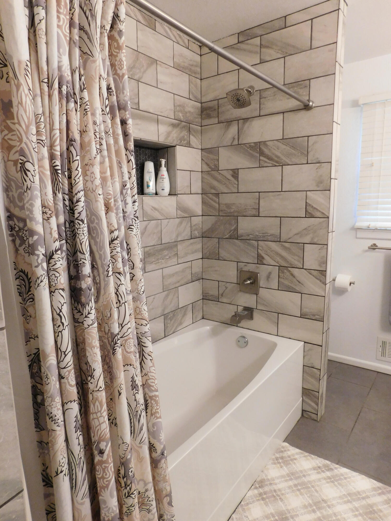 314 West Ave J Muleshoe, TX 79347 - Photo 27 of 40 a bathroom with a bathtub and shower