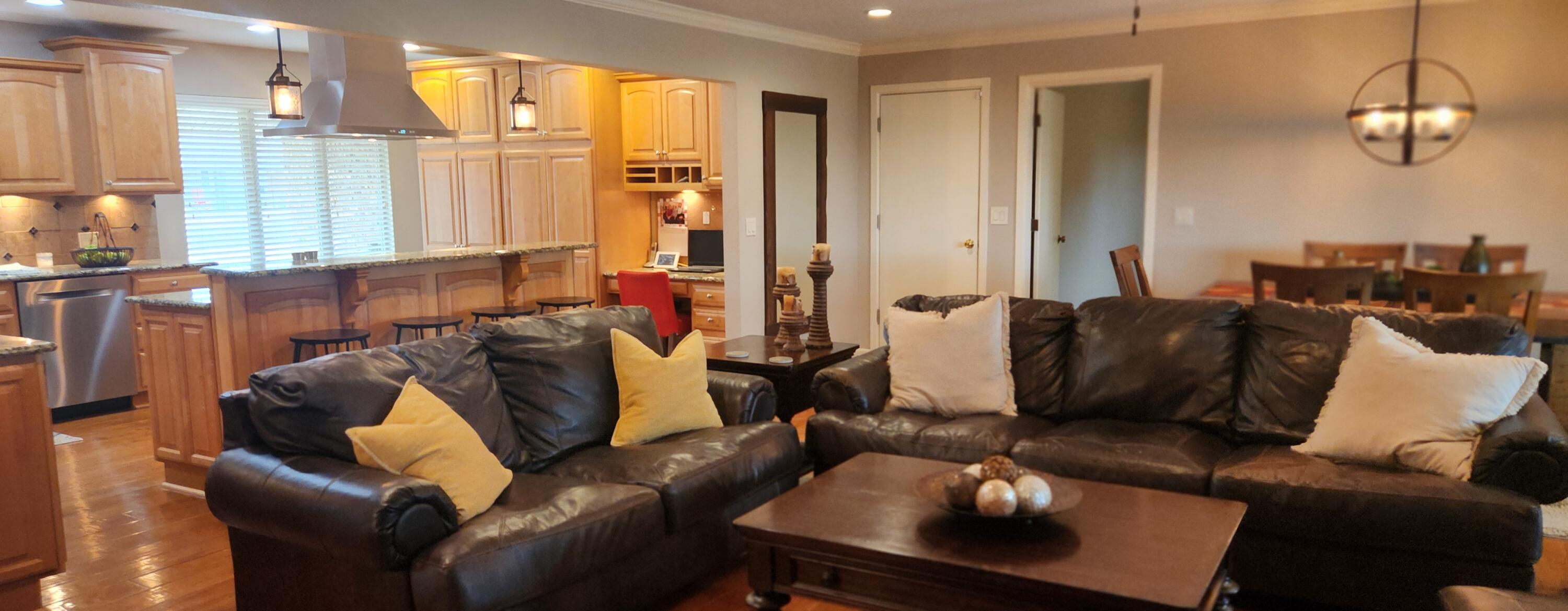 314 West Ave J Muleshoe, TX 79347 - Photo 3 of 40 a living room with furniture and a large window