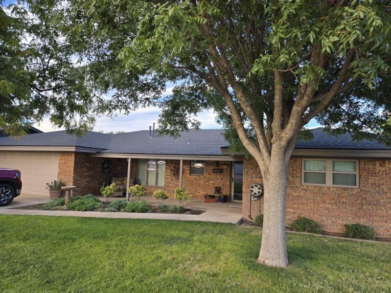 314 West Ave J Muleshoe, TX 79347 - Photo 34 of 40 a front view of a house with garden
