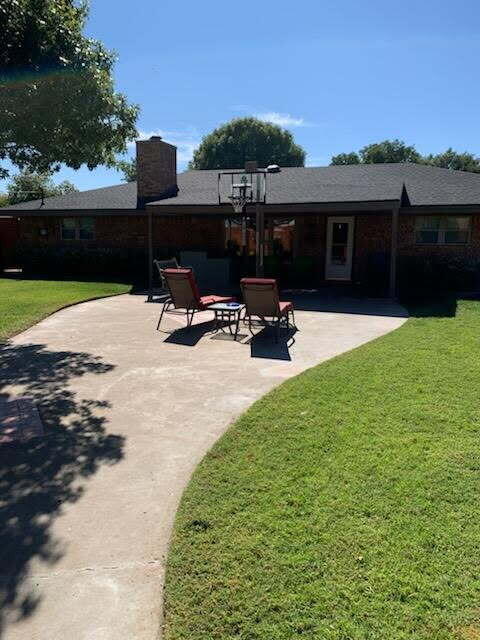 314 West Ave J Muleshoe, TX 79347 - Photo 38 of 40 a view of a backyard with sitting area and furniture