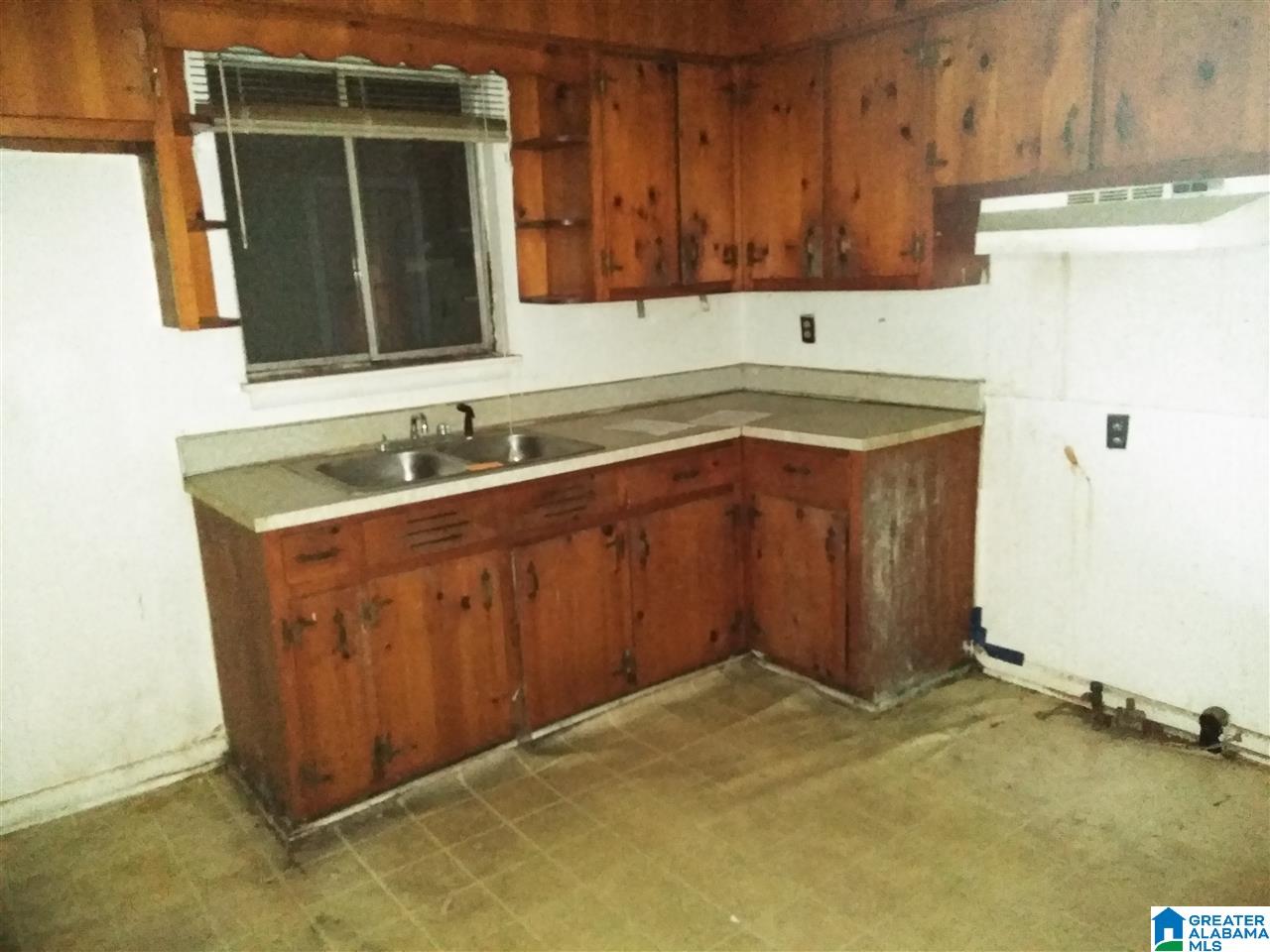 820 26th Street Southwest Birmingham, AL 35211 - Photo 12 of 13