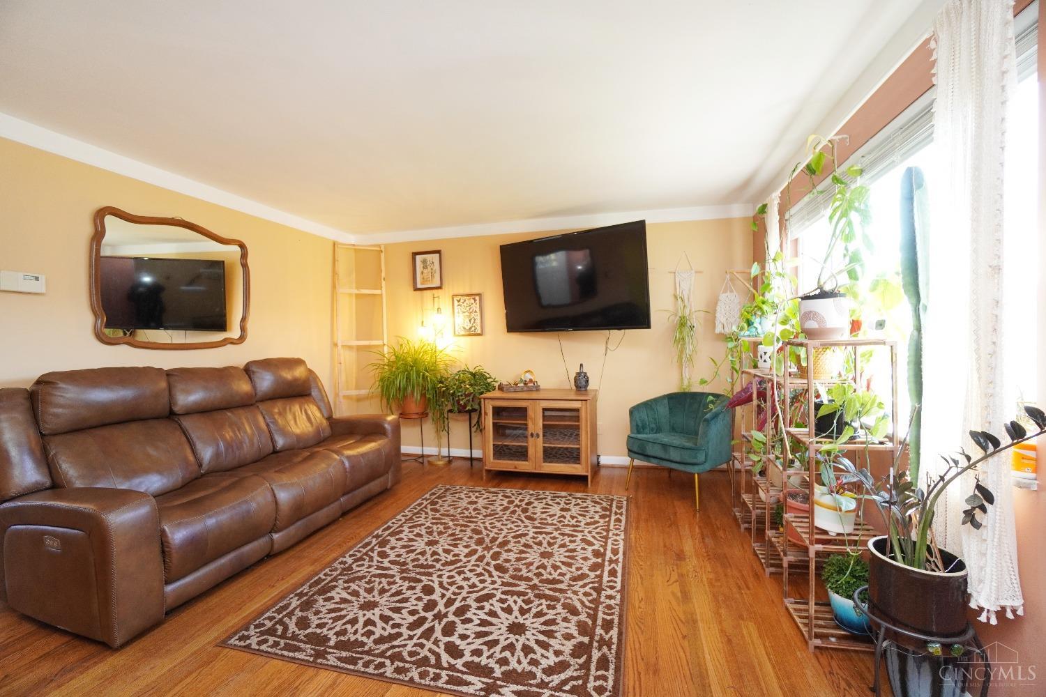 3346 Alexis Road Cincinnati, OH 45239 - Photo 6 of 38
