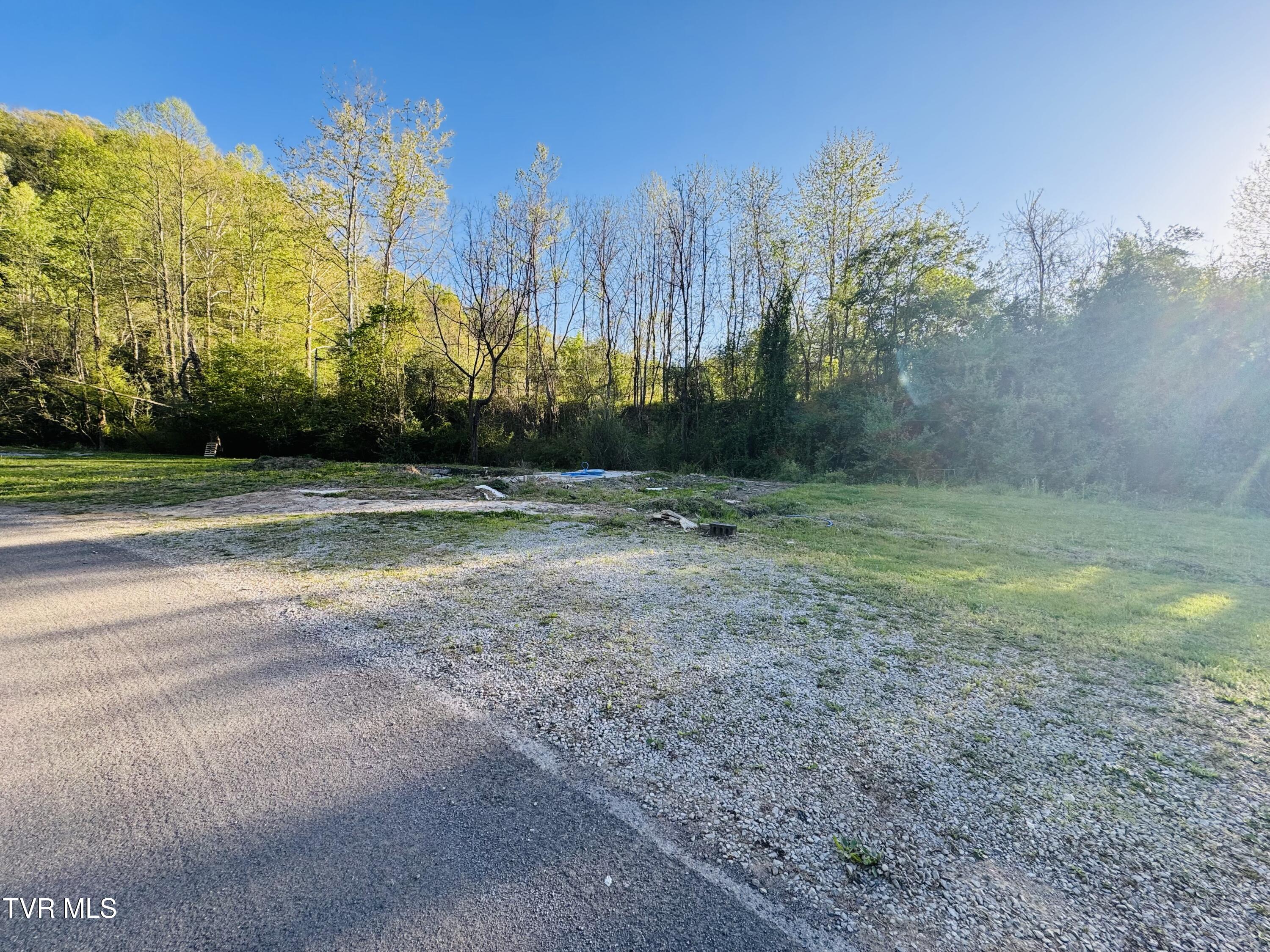 11135 Boggs Hollow Road Pound, VA 24279 - Photo 6 of 11 IMG_3268