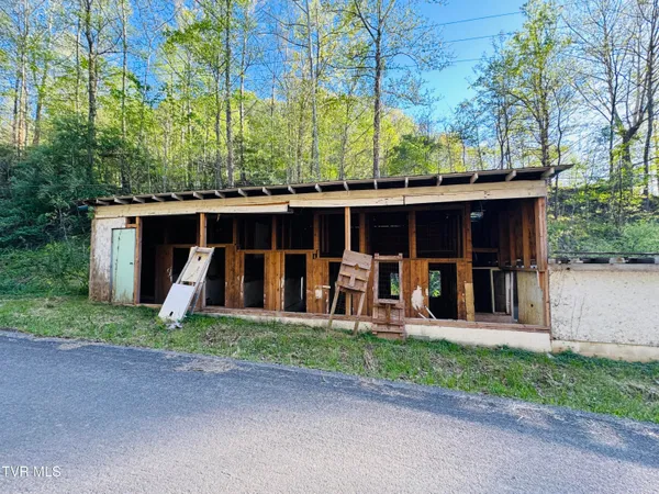 $60,000 | 11135 Boggs Hollow Road, Pound, VA 24279