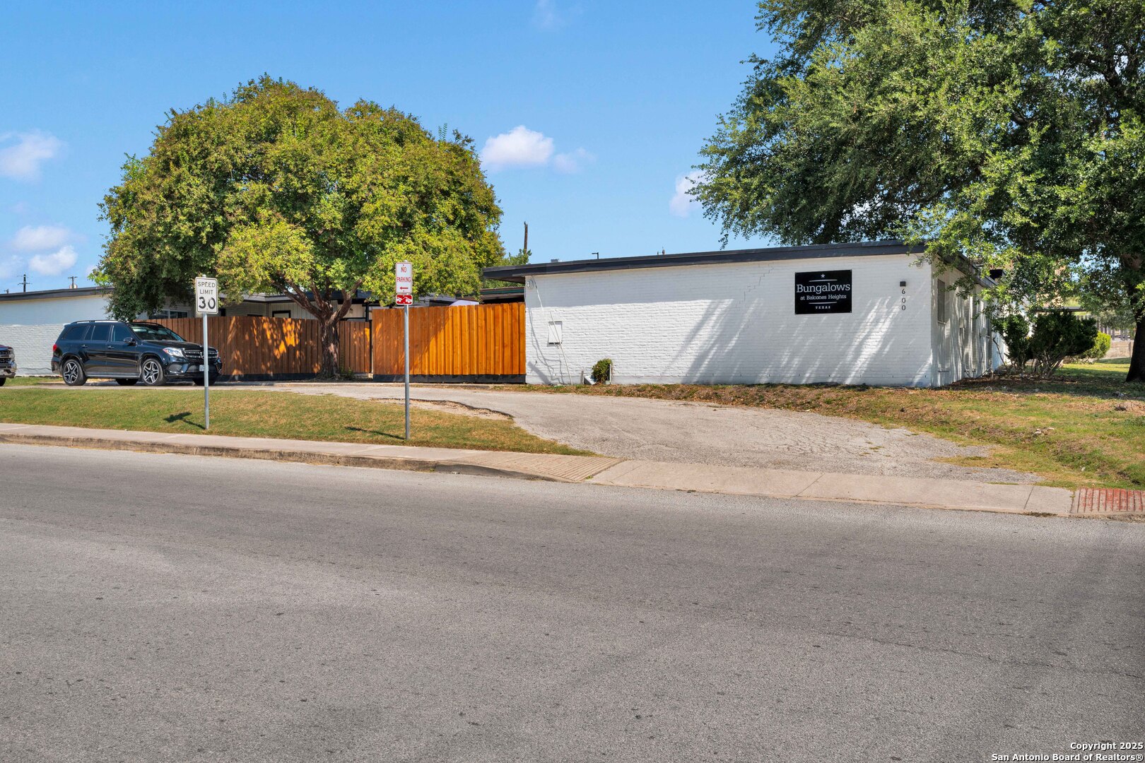 600 Gentleman Road, Unit 4 Balcones Heights, TX 78201 - Photo 2 of 14