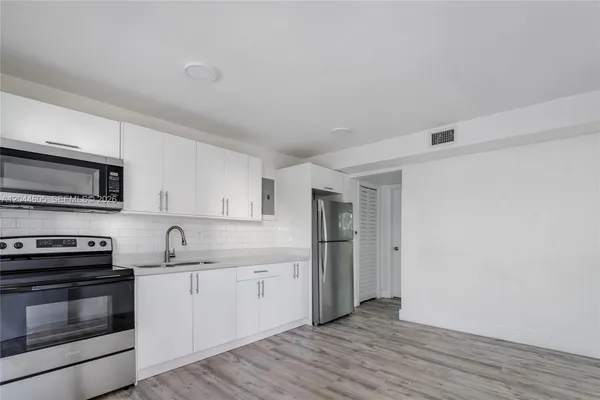 $2,400 | 1630 Northwest 18th Street, Unit 3, Miami, FL 33125