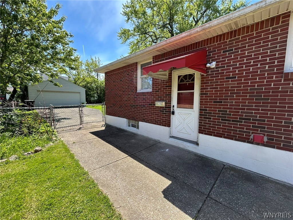 1835 Military Road Tonawanda, NY 14217 - Photo 2 of 28
