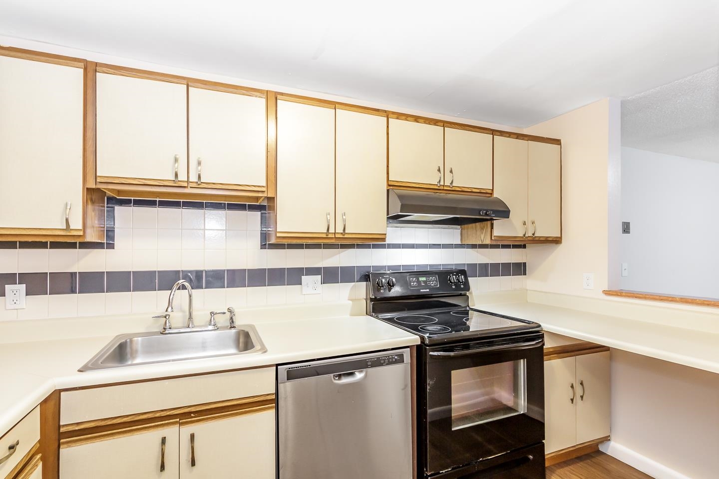 37 Alice Drive, Unit 75 Concord, NH 03303 - Photo 2 of 26