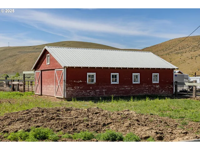 $795,000 | 65358 Highway 74, Ione, OR 97843
