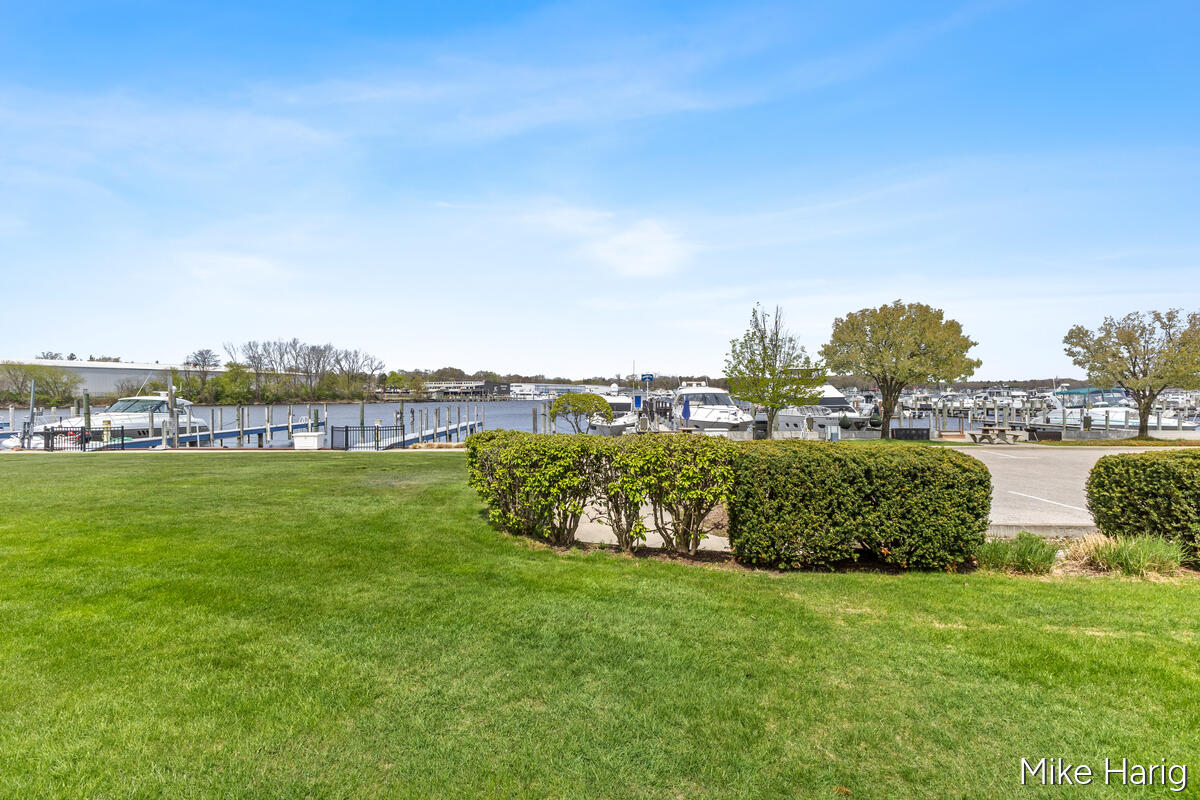 931 West Savidge Street Spring Lake, MI 49456 - Photo 29 of 32 931-West-Savidge_028
