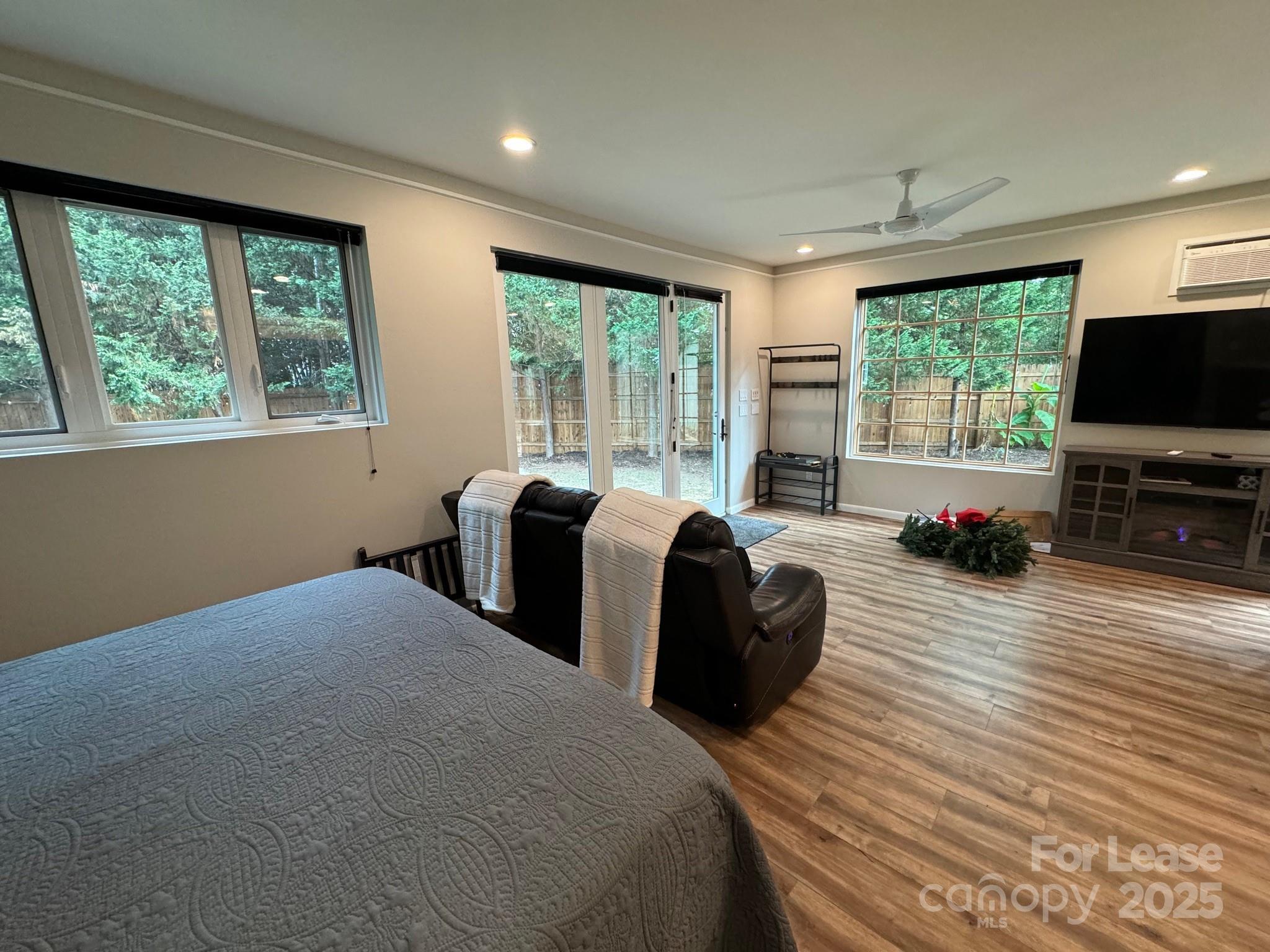 716 East Woodlawn Road Charlotte, NC 28209 - Photo 5 of 17 a bedroom with two beds and a flat screen tv