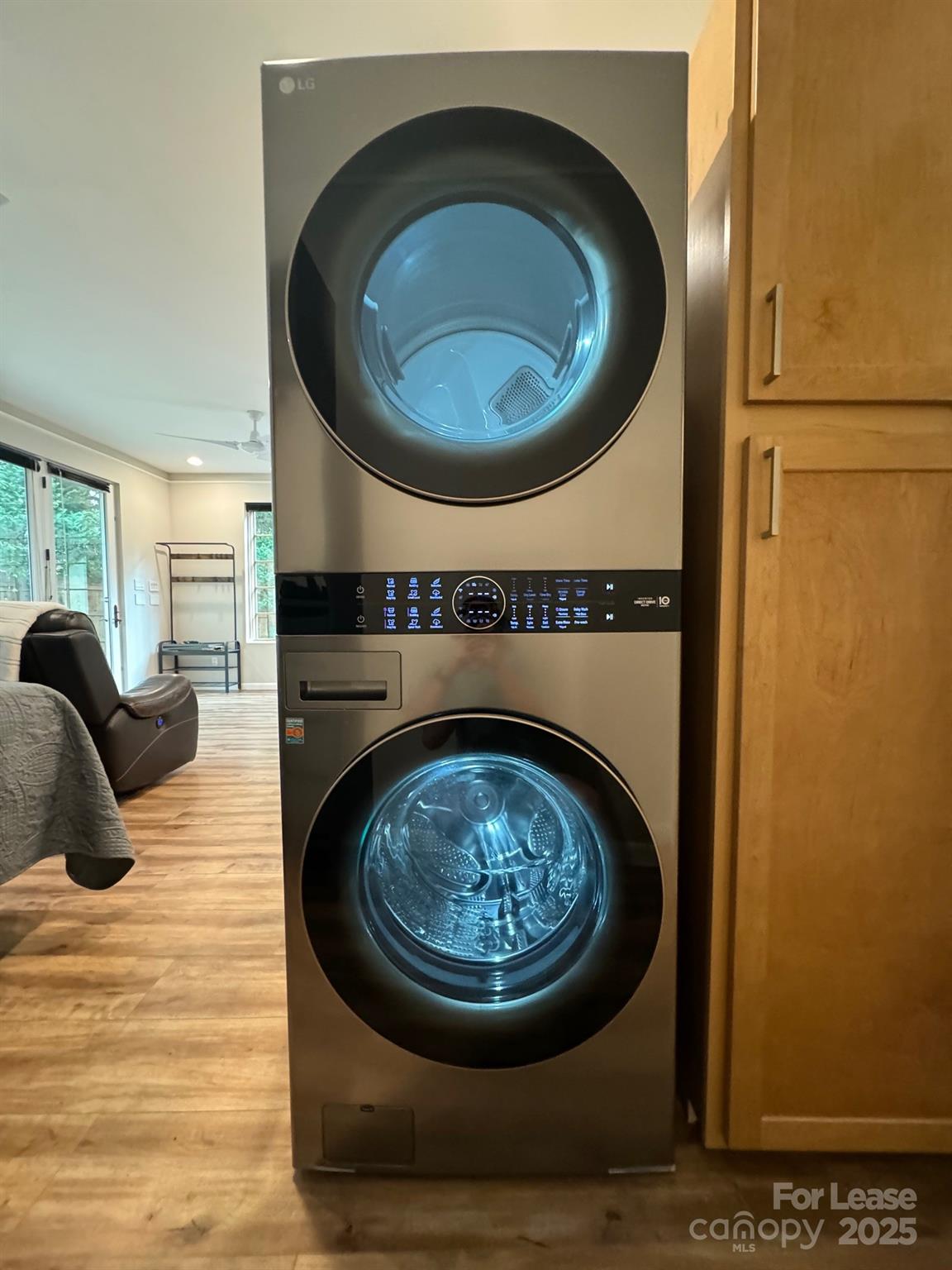 716 East Woodlawn Road Charlotte, NC 28209 - Photo 10 of 17 a living room with furniture and a fireplace