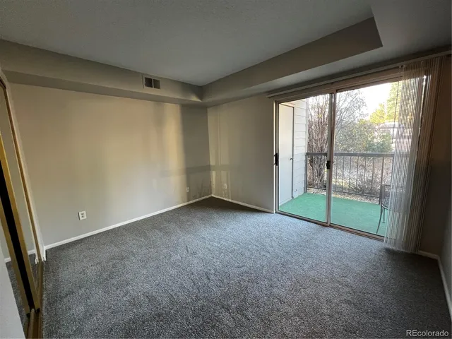 a view of empty room with window