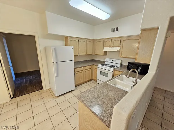 $1,195 | 3400 Cabana Drive, Unit 2012, Las Vegas, NV 89122
