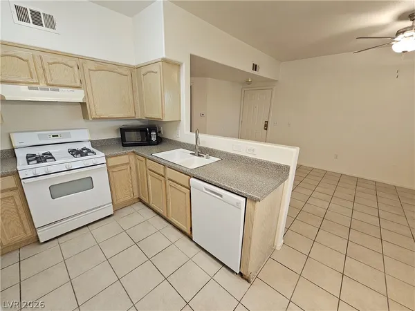 $1,195 | 3400 Cabana Drive, Unit 2012, Las Vegas, NV 89122