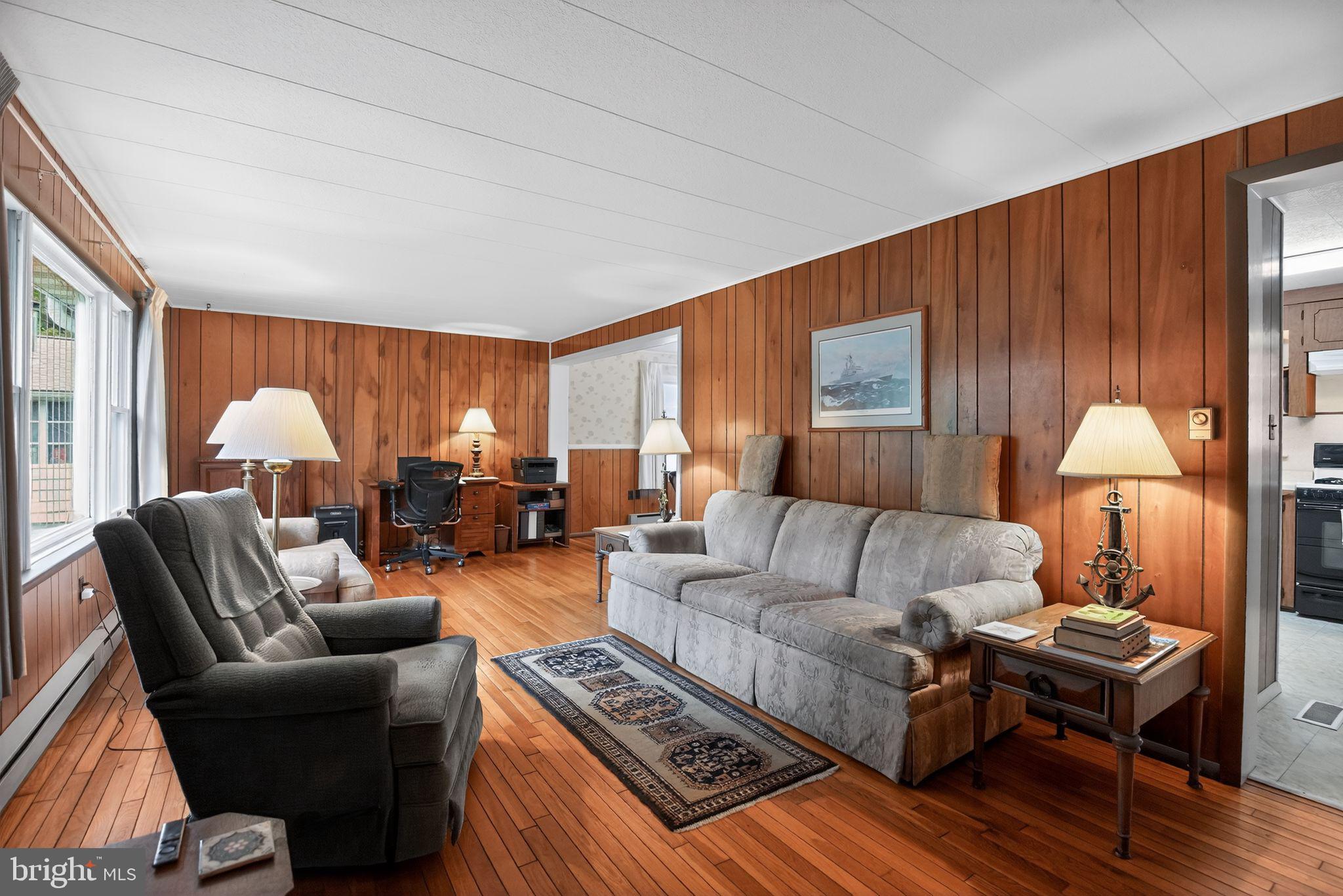 6070 Hill Road St. Leonard, MD 20685 - Photo 4 of 38 Living Room