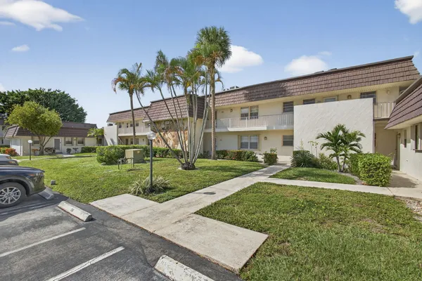 $1,800 | 12001 Poinciana Boulevard, Unit 204, Royal Palm Beach, FL 33411