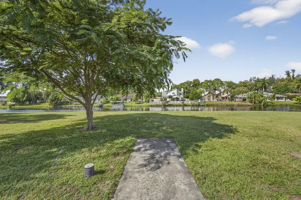 $1,800 | 12001 Poinciana Boulevard, Unit 204, Royal Palm Beach, FL 33411