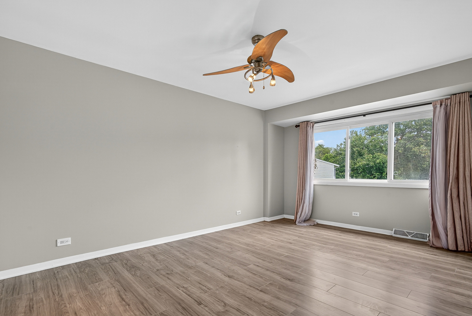 535 Jordan Way Bolingbrook, IL 60440 - Photo 17 of 35 a view of a room with a window