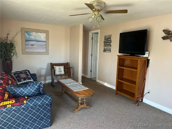 $259,900 | 52 Random Road, Edwards, MO 65326