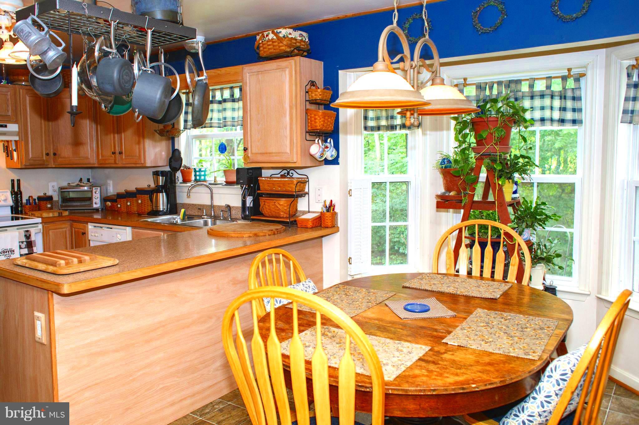Beautiful dining area with bay windows