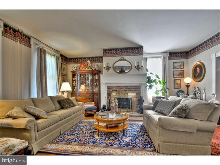 34 White Pine Road Chesterfield, NJ 08515 - Photo 4 of 25 Living Room