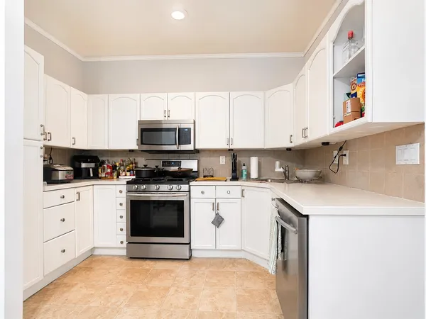 $3,600 | 803 Willow Avenue, Unit 3S, Hoboken, NJ 07030
