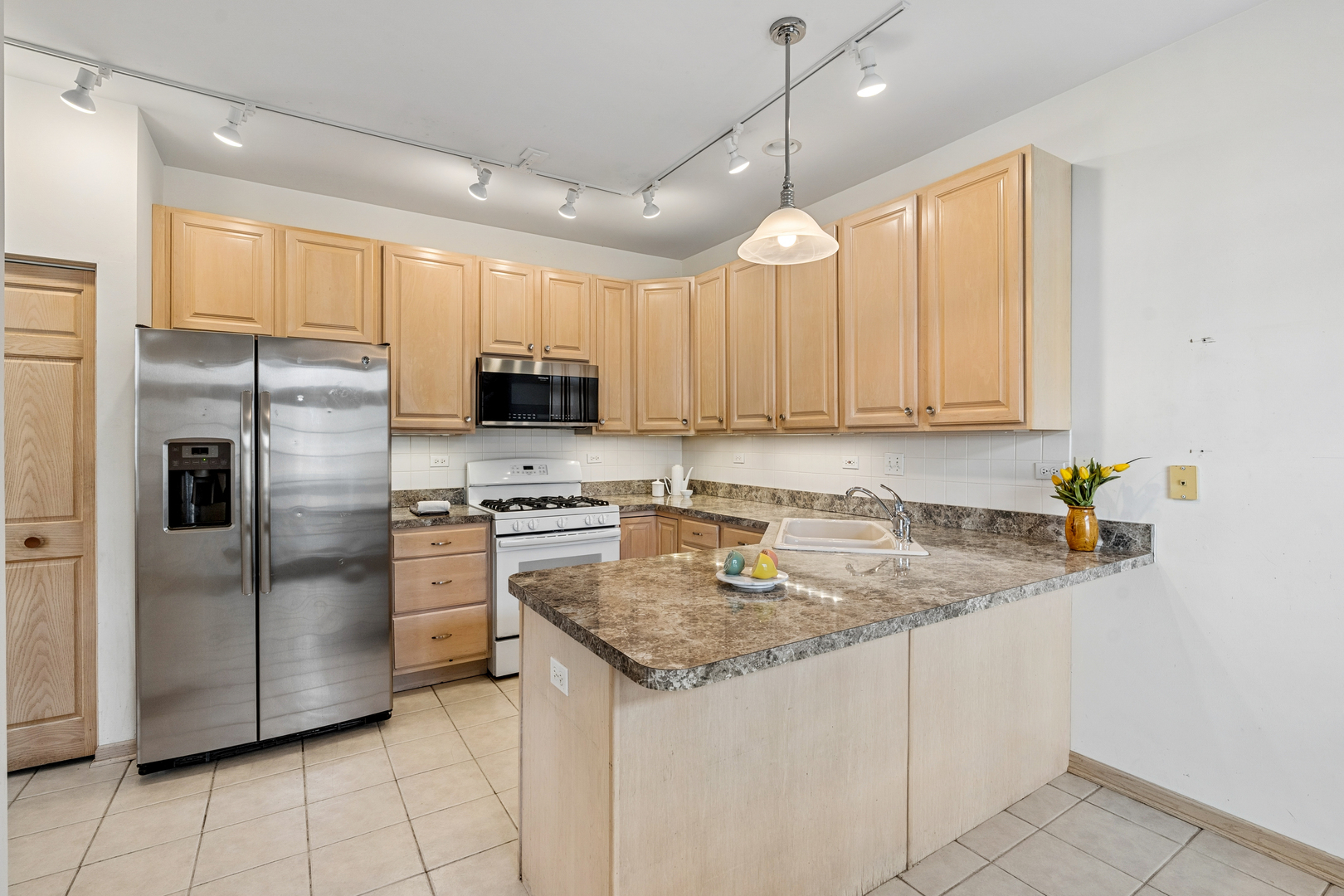 1738 Park Ridge Point Park Ridge, IL 60068 - Photo 8 of 27 a kitchen with stainless steel appliances granite countertop a refrigerator a sink a stove a oven a dining table and chairs