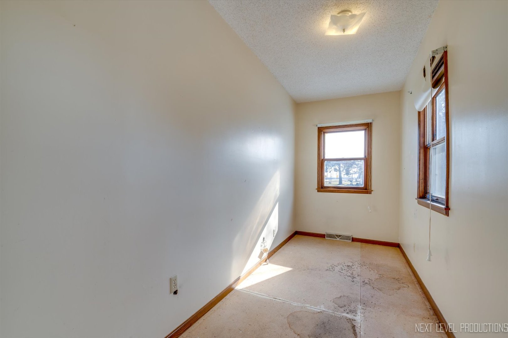 12029 Faxon Road Plano, IL 60545 - Photo 11 of 26 an empty room with windows