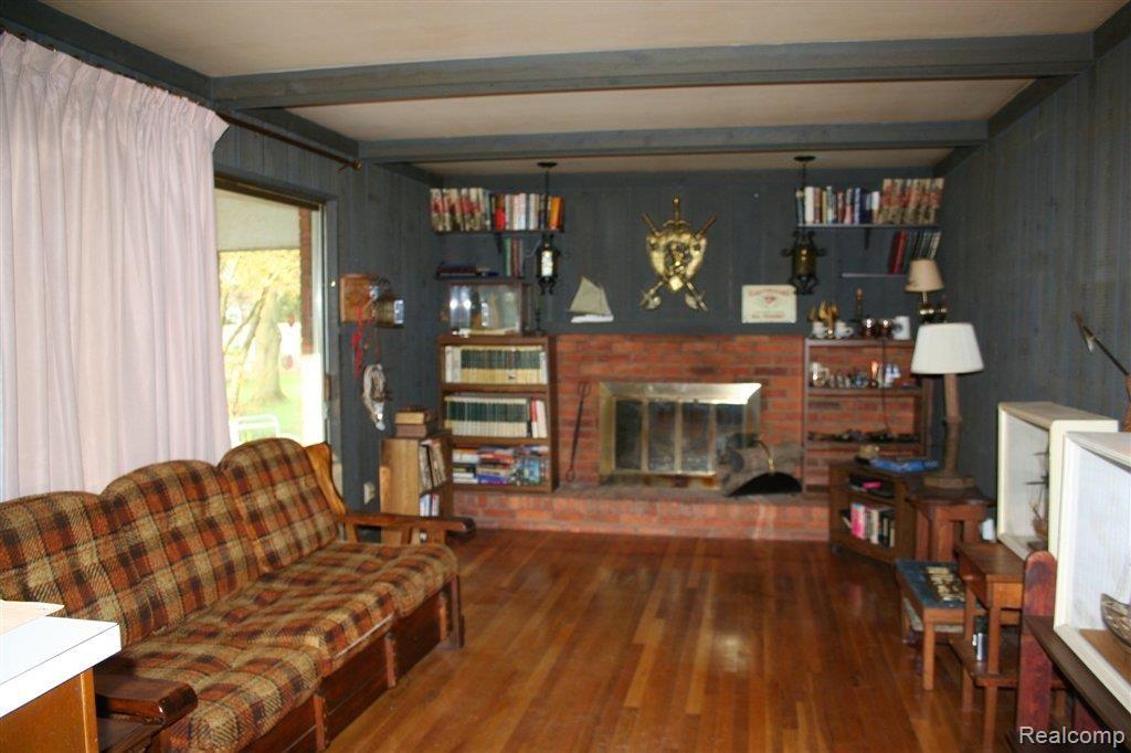 27225 Howell Road Redford, MI 48239 - Photo 8 of 25 005.JPG