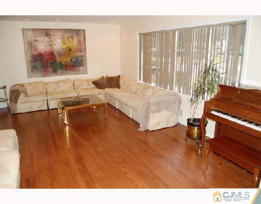 4 Woodmere Road North Brunswick, NJ 08902 - Photo 3 of 6 Gallery Image 3
