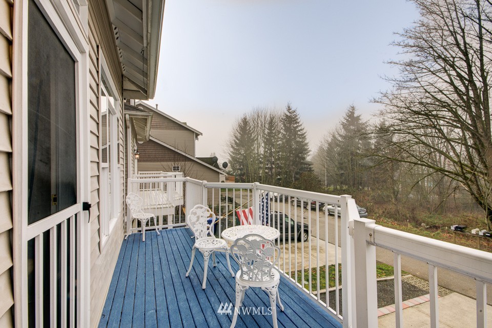 1158 Edmonds Place Northeast Renton, WA 98056 - Photo 4 of 15 Gallery Image 4