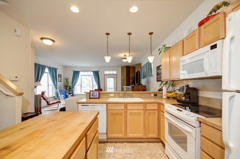 1158 Edmonds Place Northeast Renton, WA 98056 - Photo 5 of 15 Gallery Image 5