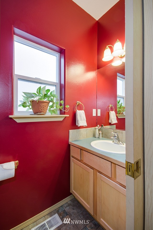 1158 Edmonds Place Northeast Renton, WA 98056 - Photo 8 of 15 Gallery Image 8