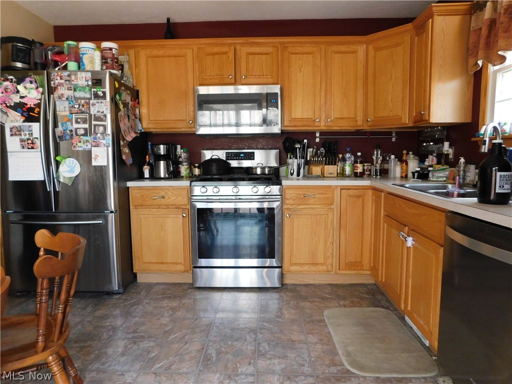 6363 Ridgeview Boulevard North Ridgeville, OH 44039 - Photo 3 of 14