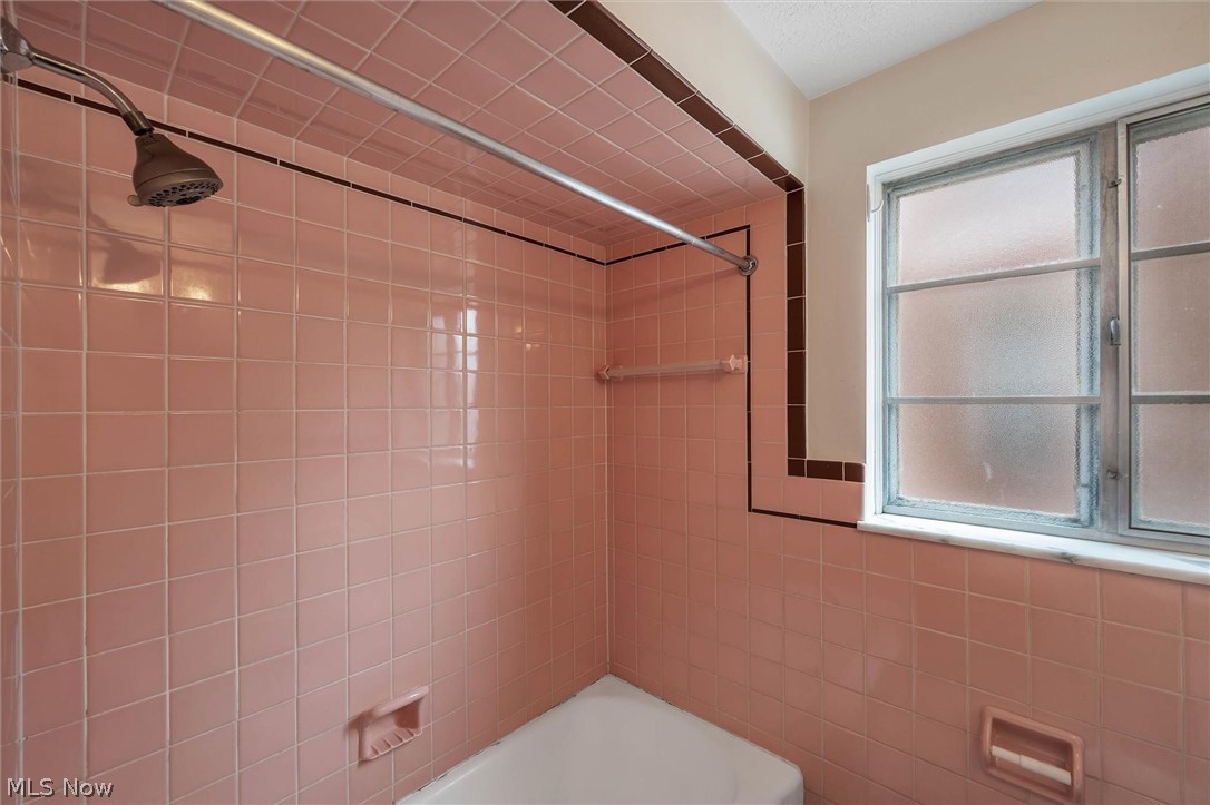 3568 Warren Road Cleveland, OH 44111 - Photo 24 of 33 Full bath