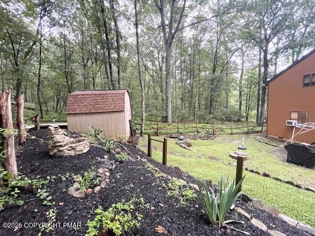 1450 Deer Run East Bushkill, PA 18324 - Photo 4 of 24 a view of a backyard with sitting area