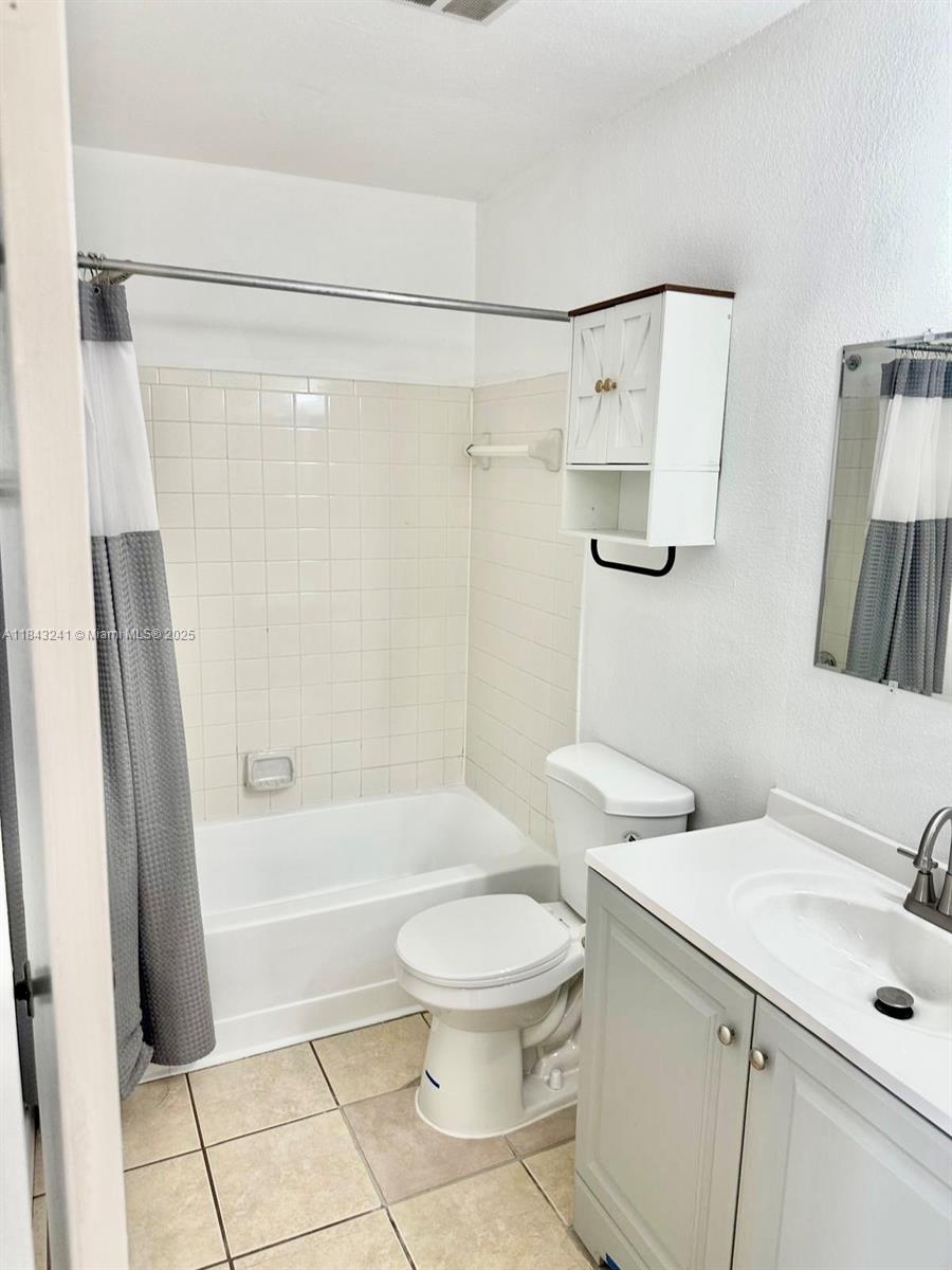 2846 South University Drive, Unit 4202 Davie, FL 33328 - Photo 9 of 17 a bathroom with a sink toilet and shower