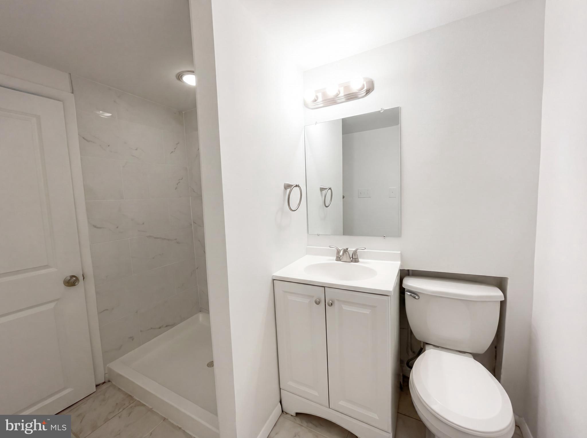 6048 Old Telegraph Road Alexandria, VA 22310 - Photo 27 of 43 a bathroom with a toilet a sink and mirror