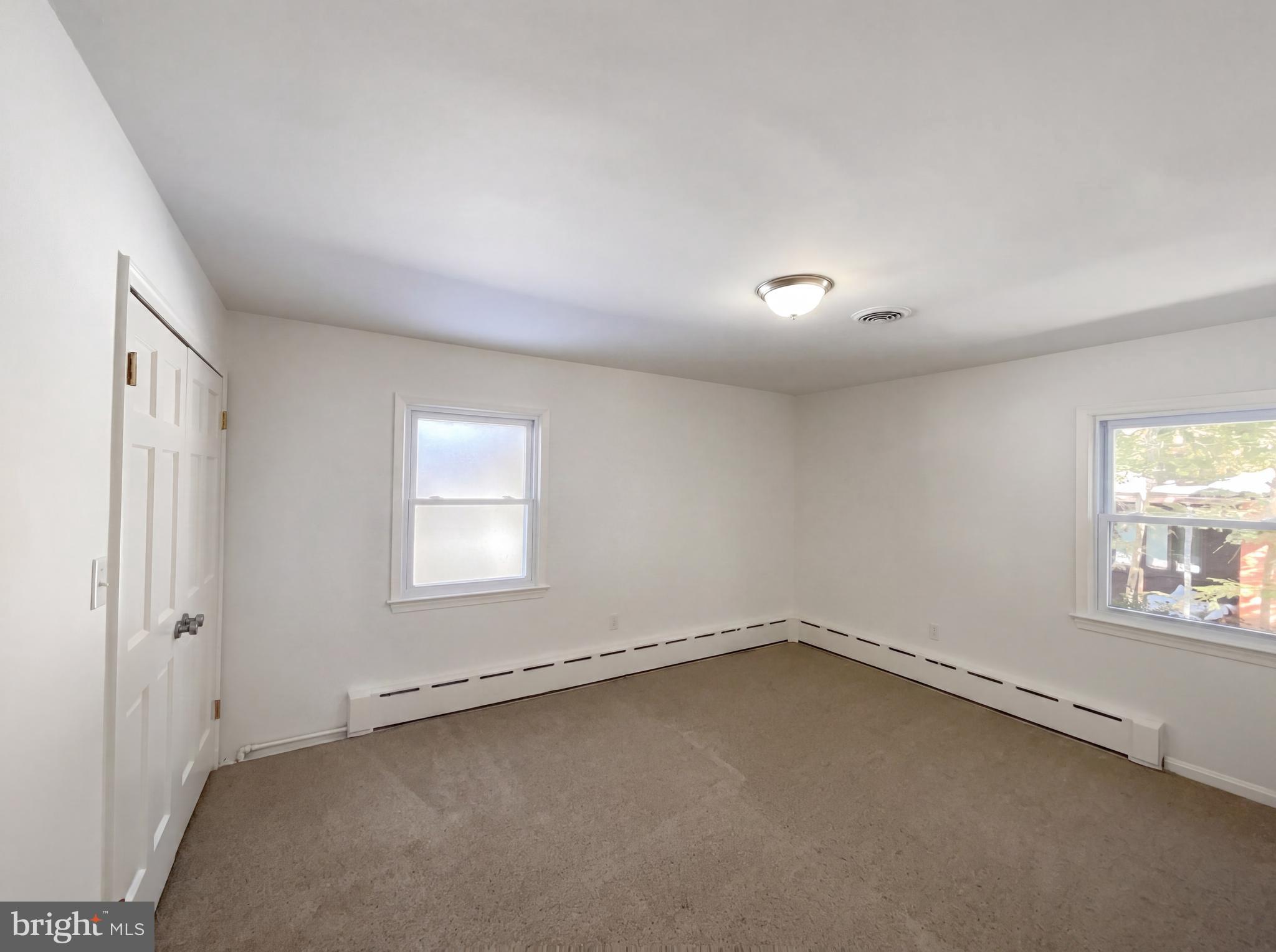 6048 Old Telegraph Road Alexandria, VA 22310 - Photo 31 of 43 an empty room with a window
