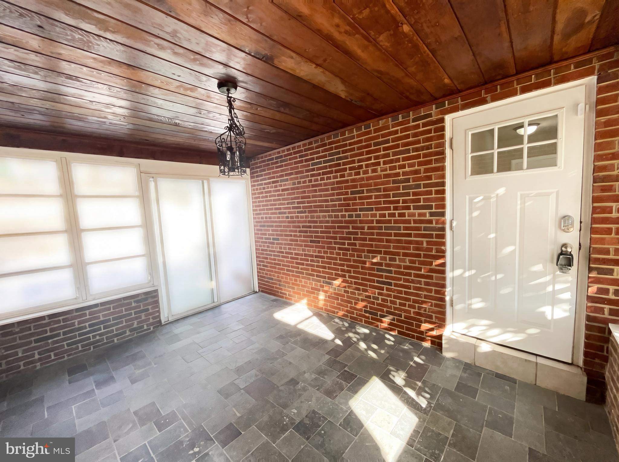 6048 Old Telegraph Road Alexandria, VA 22310 - Photo 37 of 43 a view of empty room with windows