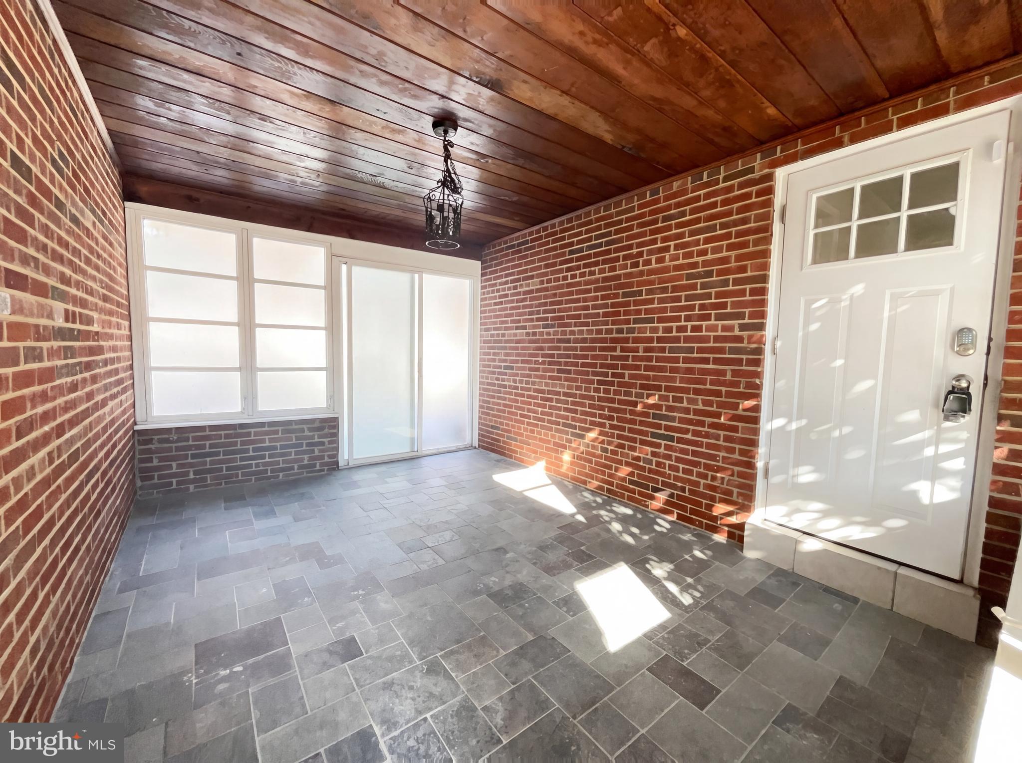 6048 Old Telegraph Road Alexandria, VA 22310 - Photo 38 of 43 a view of empty room with windows