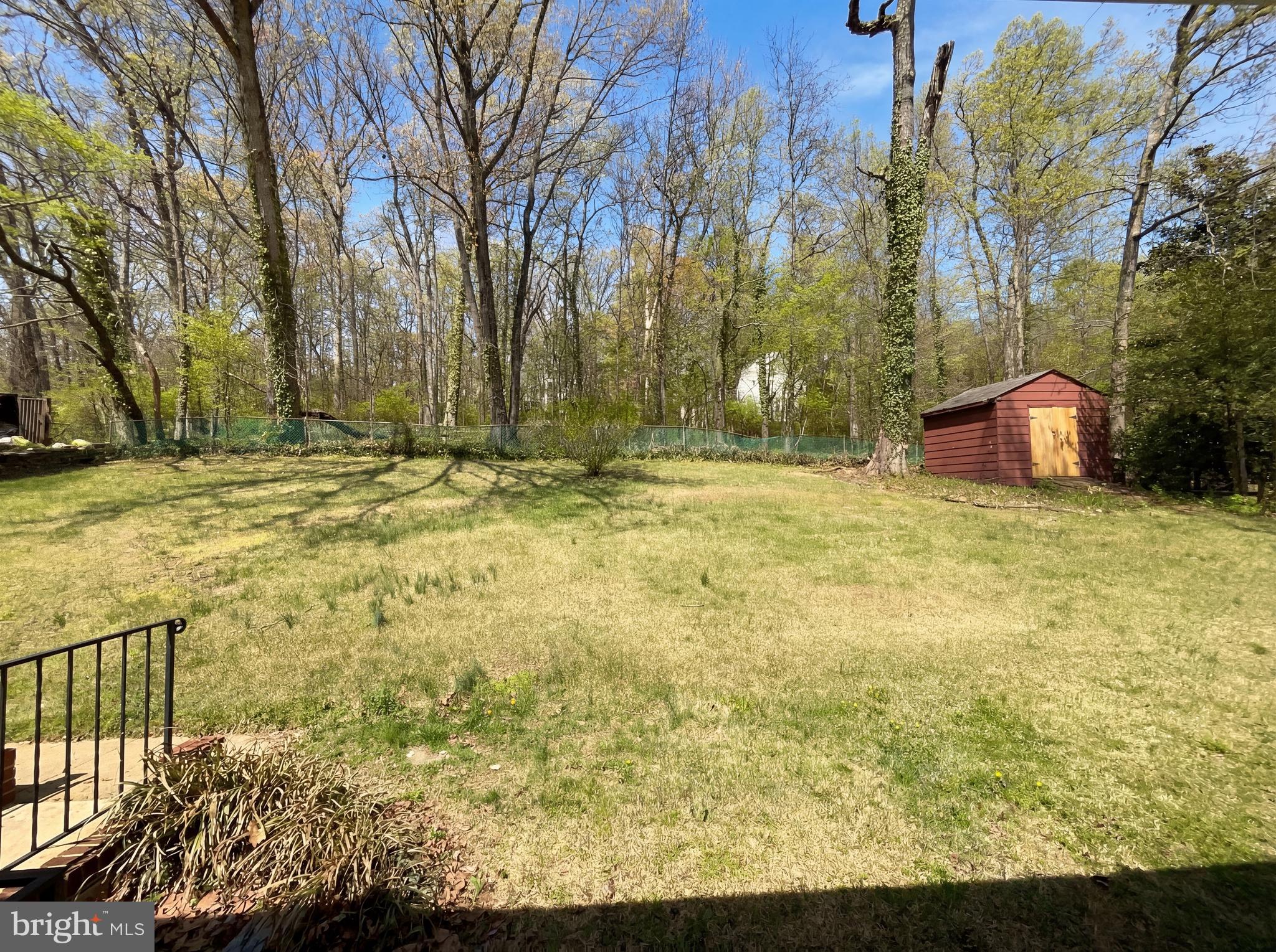 6048 Old Telegraph Road Alexandria, VA 22310 - Photo 39 of 43 a view of a yard with an outdoor space