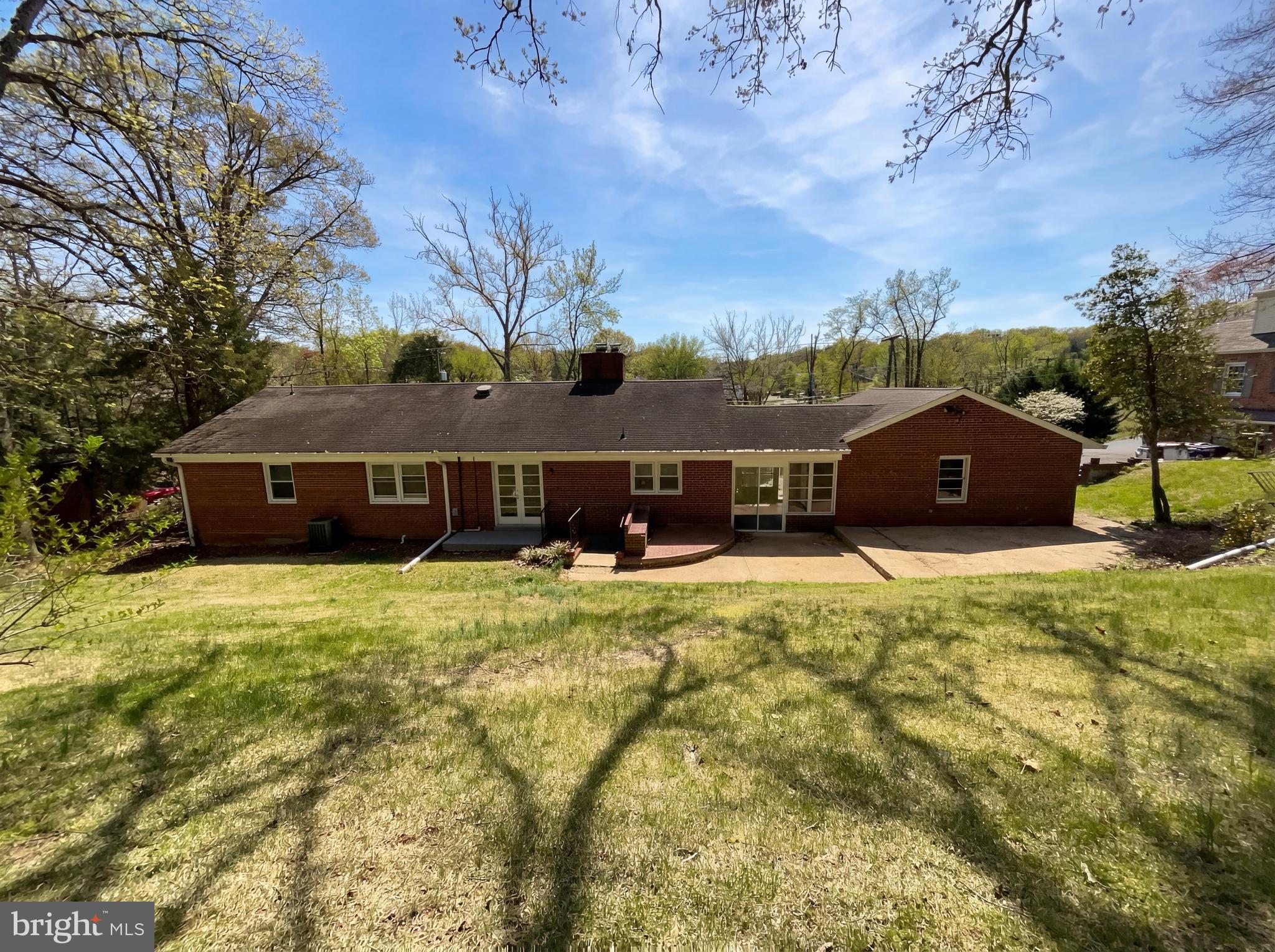6048 Old Telegraph Road Alexandria, VA 22310 - Photo 41 of 43 a view of a house with a yard