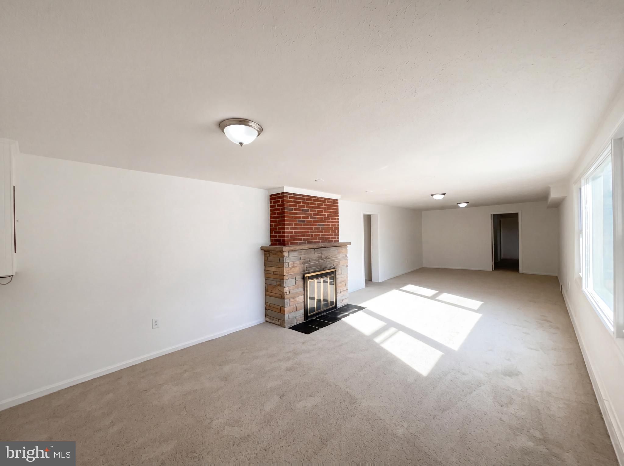 6048 Old Telegraph Road Alexandria, VA 22310 - Photo 5 of 43 a view of a livingroom with a fireplace