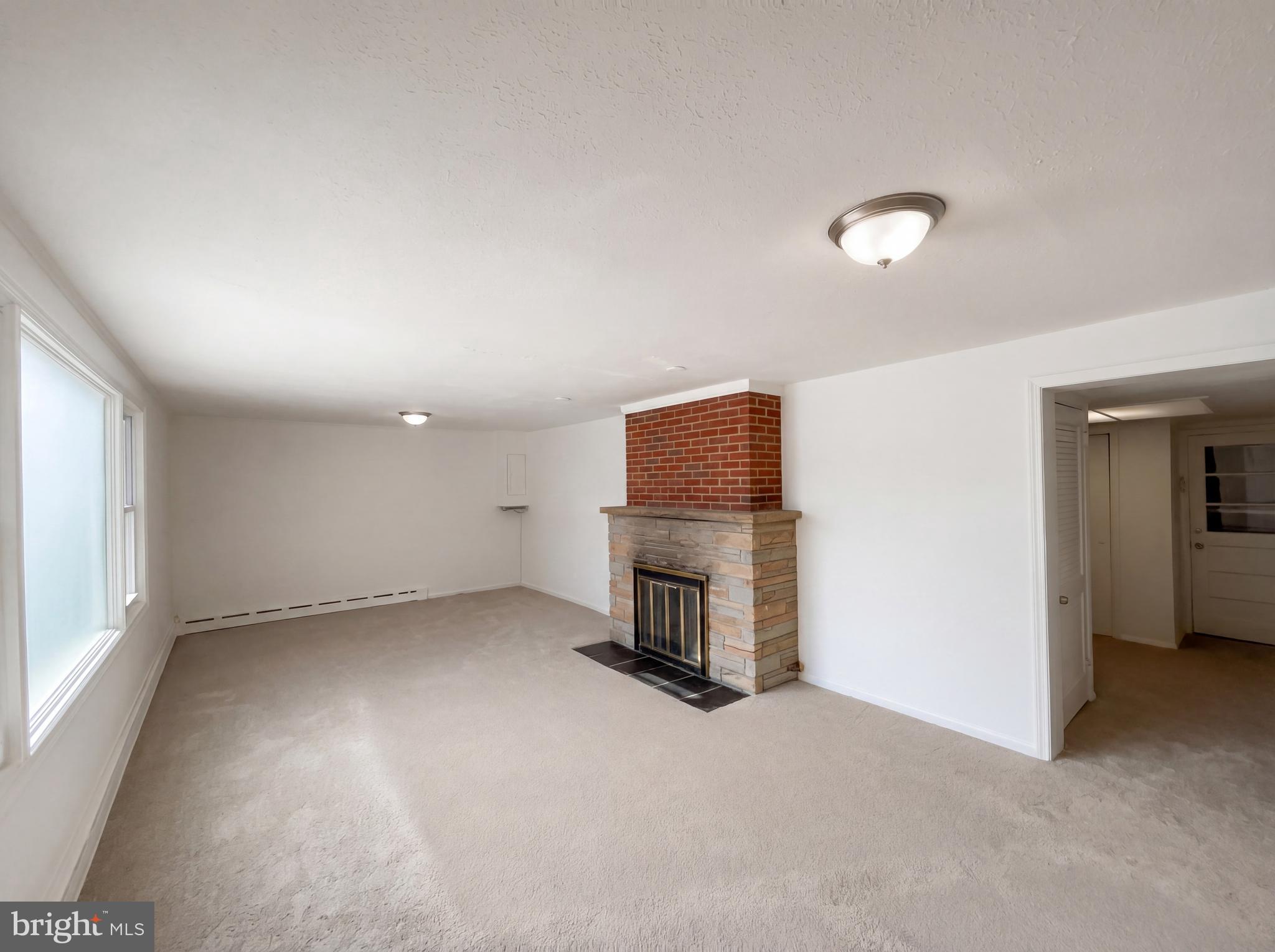 6048 Old Telegraph Road Alexandria, VA 22310 - Photo 6 of 43 an empty room with furniture and a window