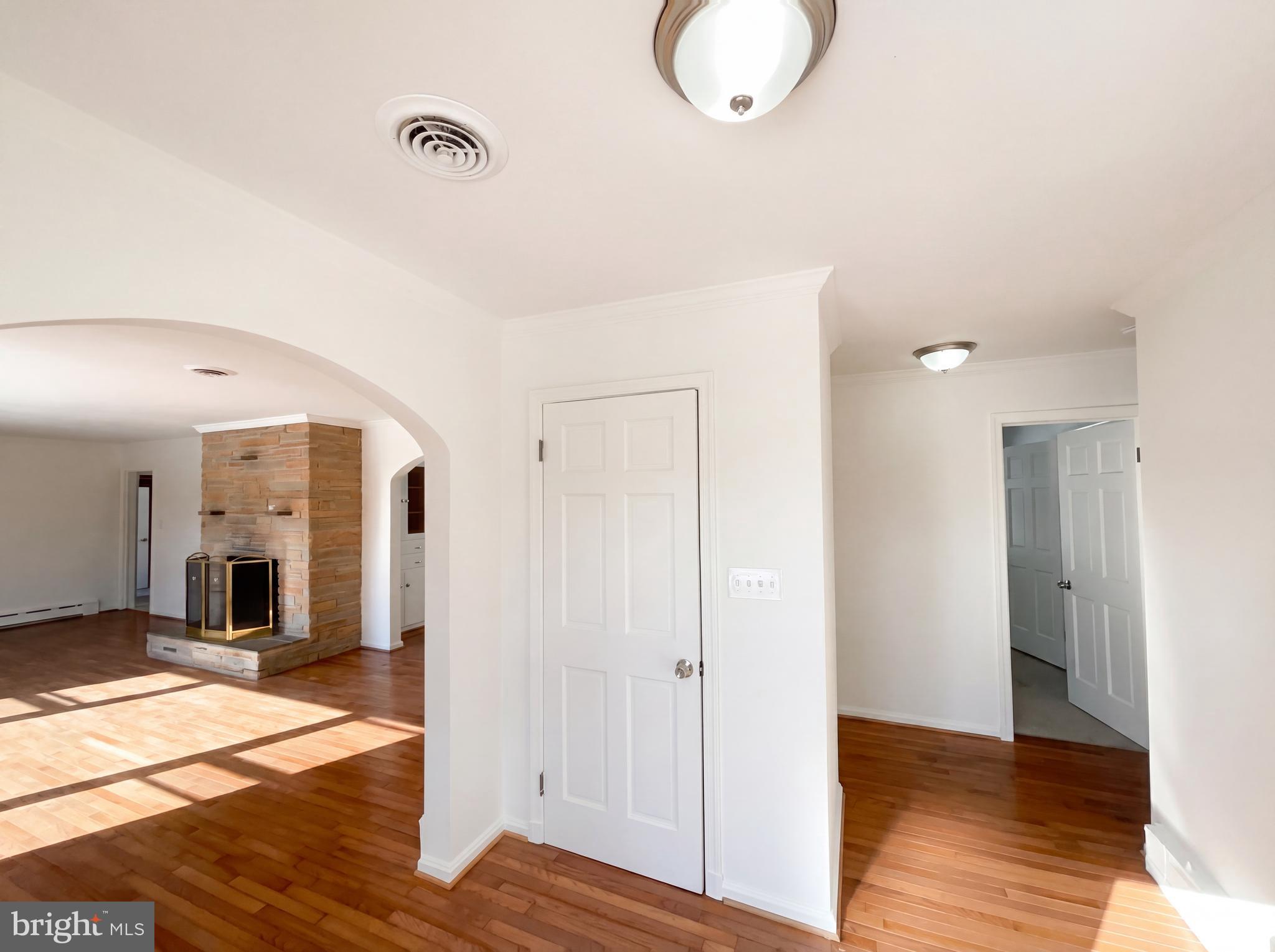 6048 Old Telegraph Road Alexandria, VA 22310 - Photo 9 of 43 a view of a livingroom with wooden floor