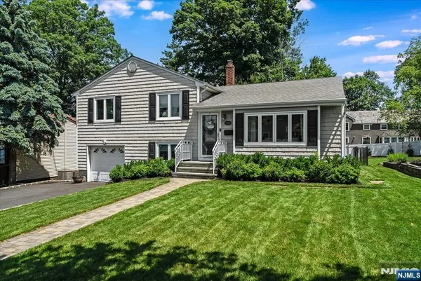 $799,000 | 48 Woodland Avenue, Verona, NJ 07044