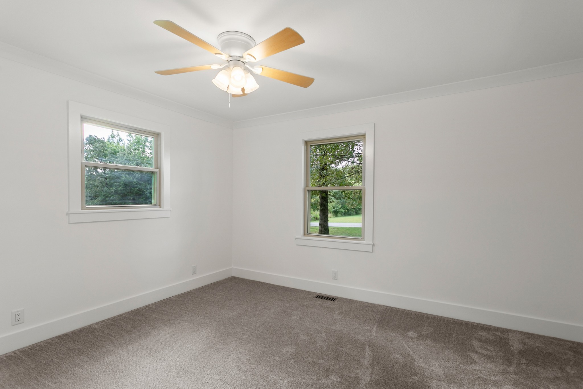 2338 North Road Murfreesboro, TN 37128 - Photo 28 of 48 an empty room with a window