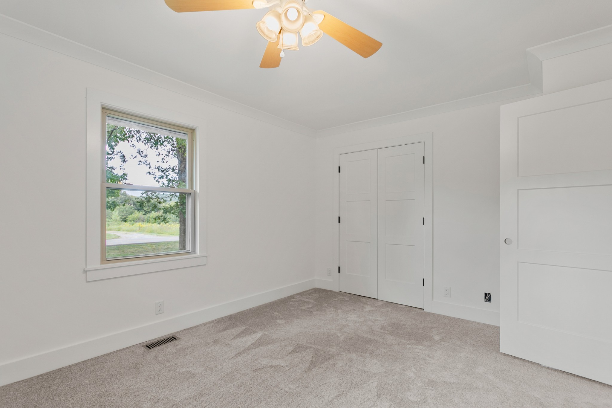 2338 North Road Murfreesboro, TN 37128 - Photo 29 of 48 an empty room with a window